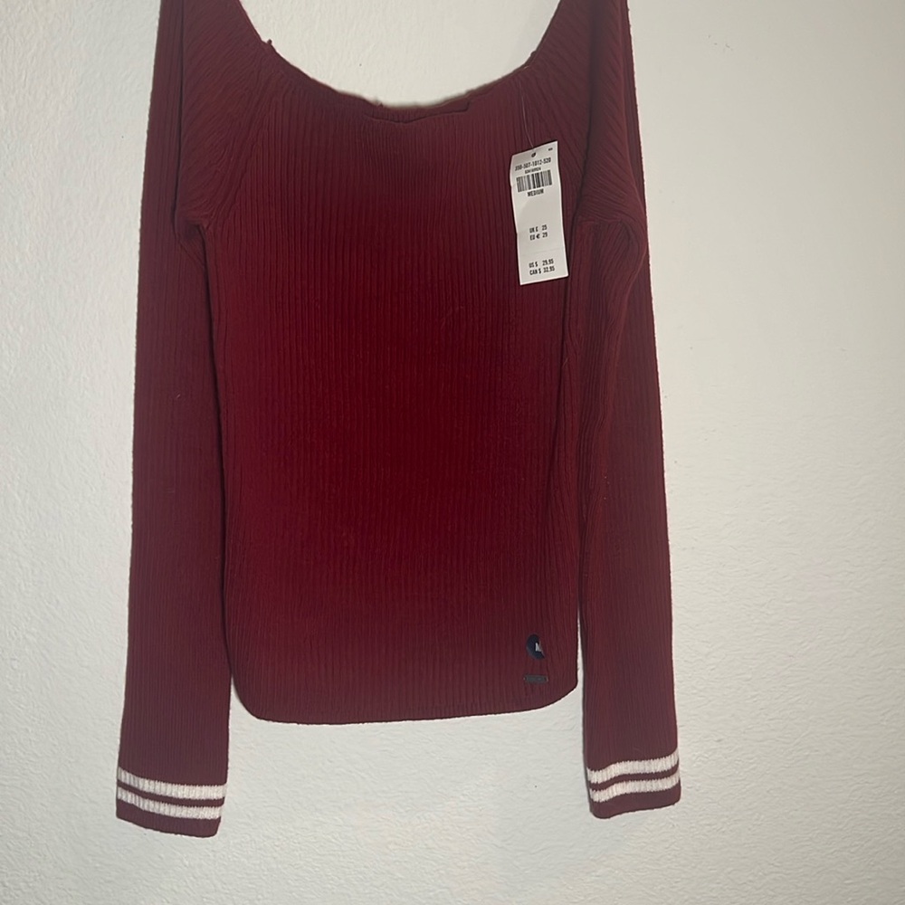 Adorable off the shoulders sweater.new!